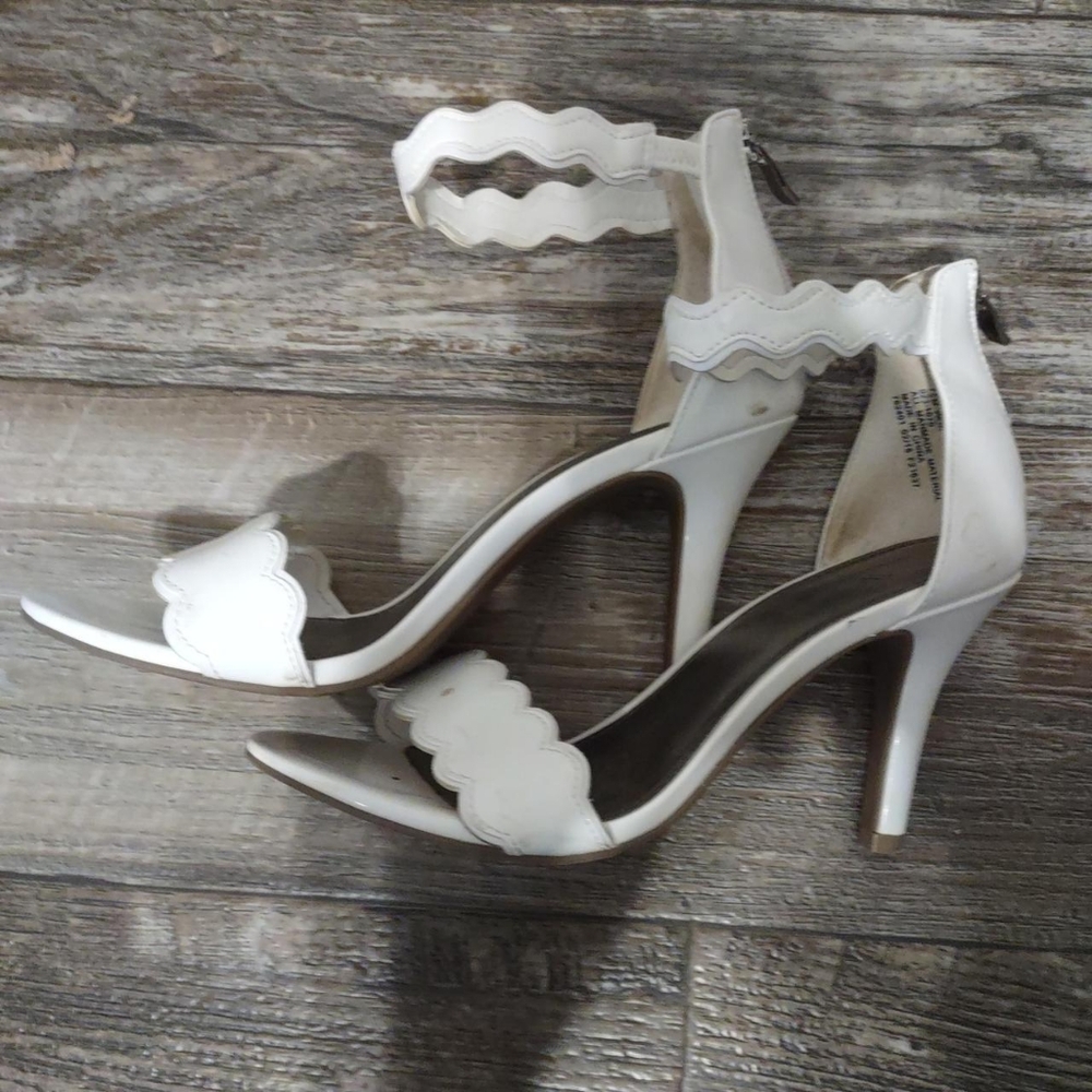 Elegant White Stiletto Heels with Wavy Strap
